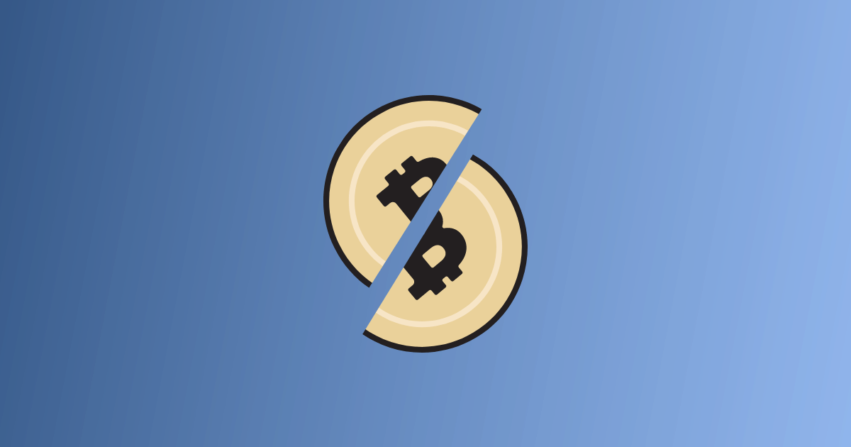 Plusieurs bitcoins coupés en deux représentant de manière abstraite le halving.